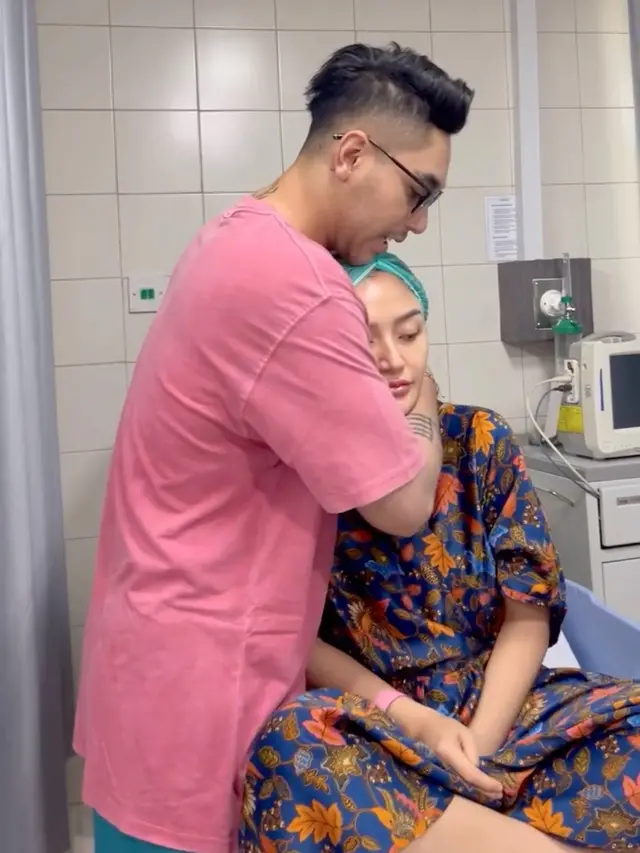 Siti Badriah dan Krisjiana Baharudin