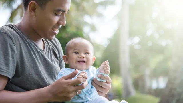 Manfaat Menjemur Bayi di Pagi Hari