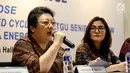 Dirut PT Toba Sejahtra Justarina Naiborhu (kiri) bersama Direktur PT KEP Juli Oktarina memberi keterangan saat konferensi pers di Jakarta, Senin (9/10). (Liputan6.com/Angga Yuniar)