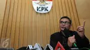 Pimpinan KPK, Johan Budi menggelar konferensi pers di gedung KPK, Jakarta, Selasa (1/12/2015) KPK menangkap anggota DPRD Banten dalam OTT (Operasi Tangkap Tangan) di kawasan Serpong, Tangerang. (Liputan6.com/Helmi Afandi)