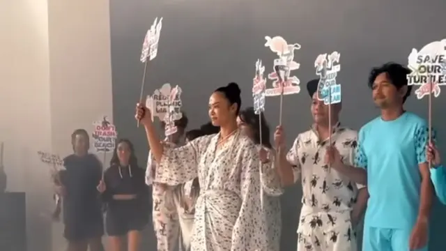 Kelly Tandiono unjuk kebolehan karyanya sebagai desainer di JFW 2024