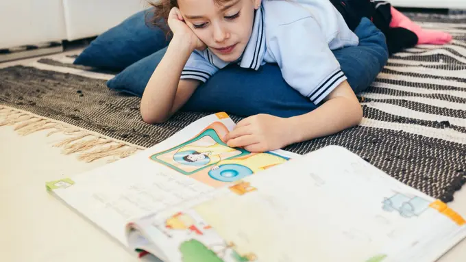 Kenali 9 Buku dan Permainan Seru untuk Mengasah Anak Berpikir Kritis Sejak Dini