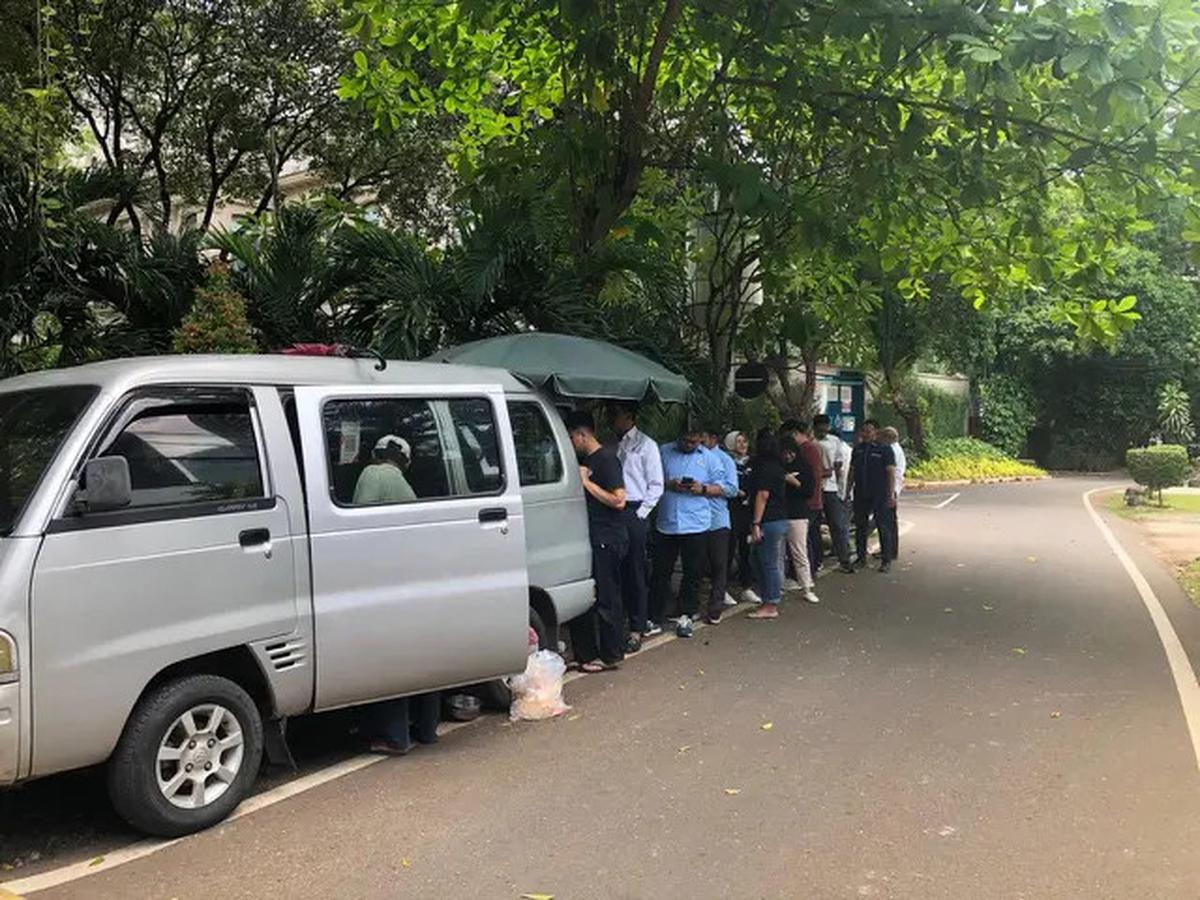 Warung Nasi Mobil di Depan Rumah Sandiaga Uno, Laris Manis dan Ramah di Kantong