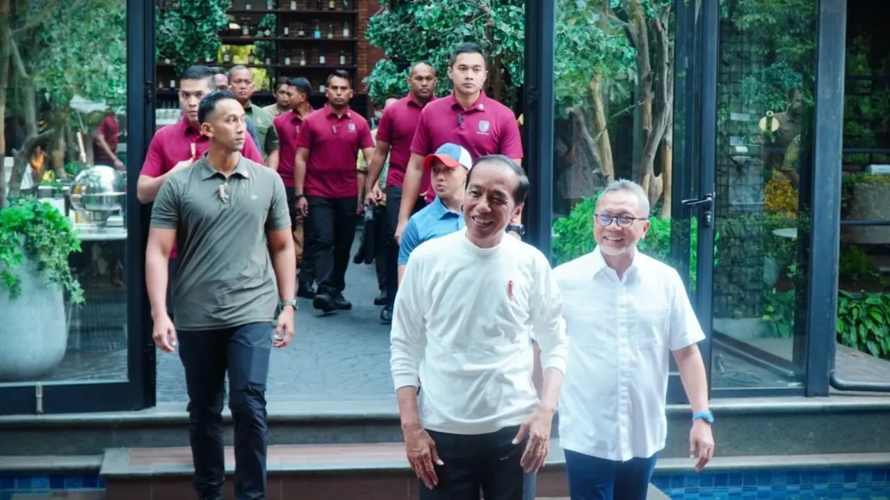 Presiden Joko Widodo atau Jokowi bersua dengan Ketua Umum PAN Zulkifli Hasan alias Zulhas