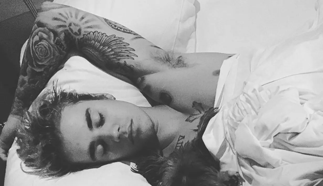 Justin Bieber sendiri miliki kepala singa dan kepala beruang di dada kiri dan kanannya. (instagram/justinbieber)