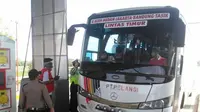 Bus AKAP asal Kota Medan Sumut yang nekat membawa penumpangnya dari Medan mudik ke Pulau Jawa, akhirnya disuruh putar balik di Kabupaten OKI Sumsel (Dok. Dishub OKI Sumsel / Nefri Inge)