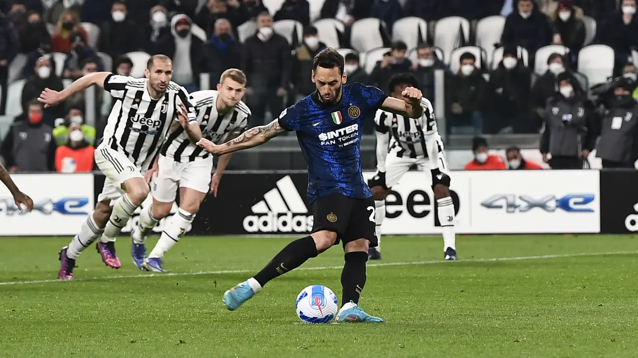 Penalti Hakan Calhanoglu Antar Inter Milan Bungkam Juventus