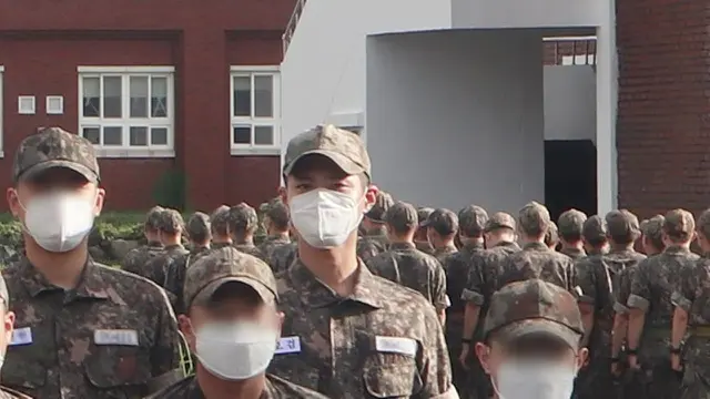 Park Bo Gum (Chief of Naval Education and Training via Soompi)