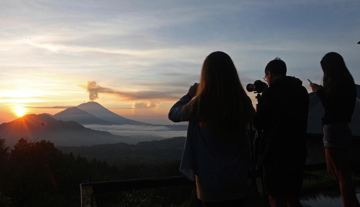 Photo Seperti Ini Indahnya Sunrise Di Gunung Agung Regional Liputan6 Com