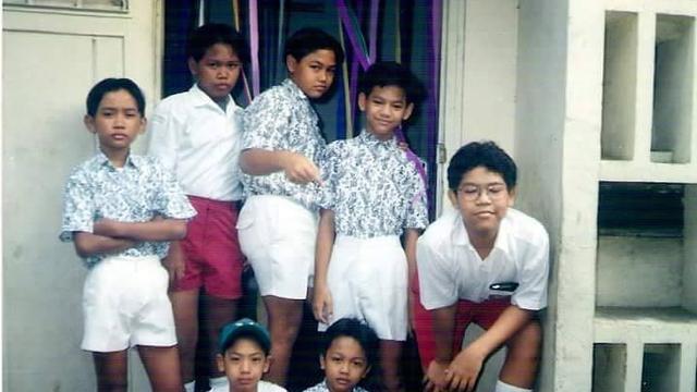 6 Potret Masa Kecil Ivan Gunawan hingga Remaja, Bikin Pangling