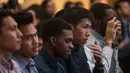 Para pemain Satria Muda menghadiri jumpa pers di Ballroom Pertamina, Jakarta, Rabu (11/1/2017). Skuat SM untuk musim 2017 mayoritas diisi oleh para pebasket muda diantaranya lulusan dari UPH, Laurentius Steven Oei. (Bola.com/Vitalis Yogi Trisna)