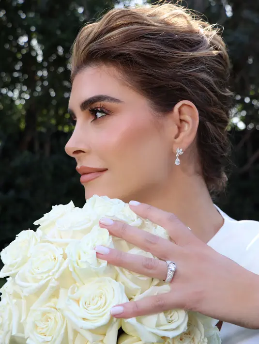 Seperti A Hymn to Love, solitaire berlian Piaget Passion merayakan gairah cinta. Delicate dan feminin membuat solitaire tampak seperti mengambang di udara. (Foto: Piaget)