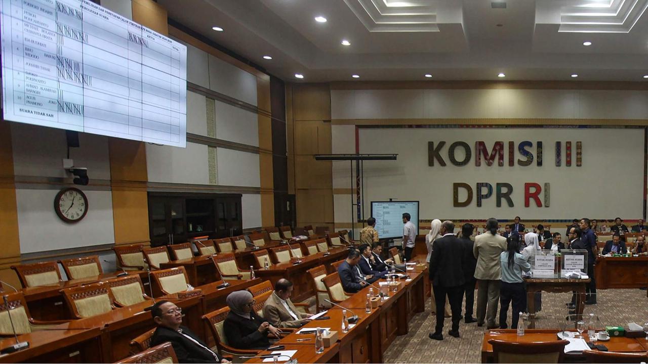 Anggota DPR voting pemilihan dan penetapan Capim KPK