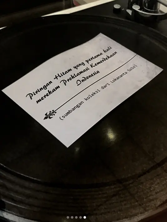 Dalam tulisannya, di rumah Laksamana Maeda yang terletak di Jl. Imam Bonjol No 1 itu naskah proklamasi dirumuskan dan kini ditetapkan sebagai Museum Perumusan Naskah Proklamasi (MuNasProk). (Instagram/gitagut)