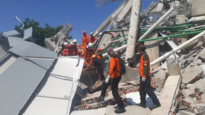 Evakuasi korban gempa Palu