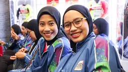 Megawati Hangestri (kiri) bersama kapten Jakarta Pertamina Enduro, Tisya Amallya Putri pada acara launching tim untuk kompetisi Proliga 2026 yang berlangsung di Enduro x Fastron Lounge, Gedung Oil Center, Thamrin, Jakarta Pusat pada Senin (05/01/2026).