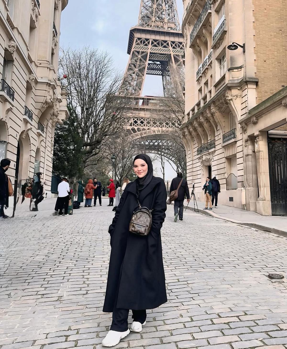 Potret Cantik Dhea Natasya, Adik Ipar Shireen dan Zaskia Sungkar yang Sudah Istiqomah Berhijab