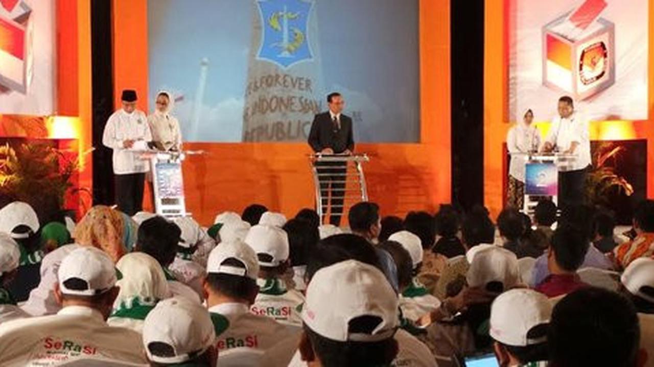 Debat Pilwali Surabaya Rasiyo-Lucy bawa contekan materi pertanyaan?