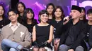Salah satu juri The Icon Indonesia, Ahmad Dhani (kanan) saat memberi keterangan terkait peluncuran ajang pencarian bakat The Icon Indonesia di SCTV Tower, Jakarta, Senin (6/4/2026). (Kapanlagi/Budy Santoso)