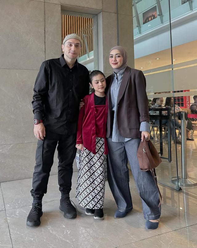 5 Potret kenangan mendiang Gary Iskak dengan Richa Iskak, romantis penuh kehangatan