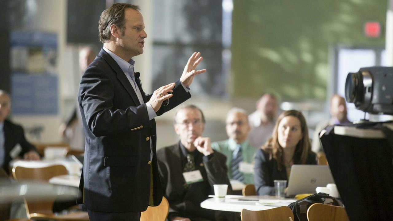 Gugup Saat Berbicara di Depan Umum, Ini Tipsnya!