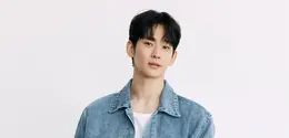 Kim Soo Hyun di iklan brand fesyen Filipina, Bench, menandai comeback-nya setelah vakum buntut kontroversi dugaan hubungan dengan mendiang Kim Sae Ron. (dok. Instagram @benchtm)