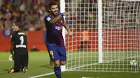 Striker Barcelona, Luis Suarez, melakukan selebrasi usai mencetak gol ke gawang Girona pada laga La Liga Spanyol di Stadion Montilivi Sabtu (23/9/2017). Barcelona menang 3-0 atas Girona. (AFP/Josep Lago)