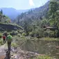 Tim ekspedisi 7 Summits Indonesia in 100 Days melakukan perjalanan menuju puncak Rantemario. (10/11). Setelah Bukit Raya dan Binaiya, puncak tertinggi di Pulau Sulawesi ini menjadi capaian selanjutnya. (Dok. Tim Ekspedisi 7 Summits Indonesia in 100 Days)