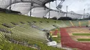 Sejak direnovasi pada 2004, Olympiastadion memiliki kapasitas 74.475 tempat duduk dan menjadi stadion terbesar di Jerman dengan menyandang kategori 4 standar UEFA. (Bola.com/Gerendo Pradigdo)