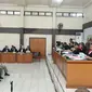 Sidang dugaan korupsi dalam proses akuisisi saham PT SBS oleh PT Bukit Asam di PN Palembang Sumsel (Liputan6.com / Nefri Inge)