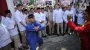 Ketua Umum Partai Gerindra Prabowo Subianto menyaksikan silat saat meresmikan Kantor Badan Pemenangan Presiden Partai Gerindra di Jalan Letjen S Parman, Jakarta, Sabtu (7/1/2023). Prabowo menyatakan, kader-kader Gerindra harus menyiapkan rencana untuk turun ke akar rumput guna menyerap harapan dan mempelajari kesulitan yang dialami rakyat. (Liputan6.com/Faizal Fanani)