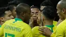 Pemain timnas Brasil, Gabriel Jesus berselebrasi dengan rekan setimnya setelah mencetak gol ke gawang timnas Jerman pada laga uji coba di Olympiastadion Berlin, Selasa (27/3). Brasil menang 1-0 berkat gol tunggal Gabriel Jesus. (AP Photo/Michael Sohn)