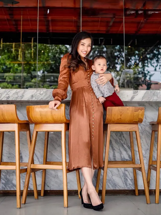 7 Potret Tiffany Soetanto Istri Chef Arnold yang Disebut Netizen Pengangguran