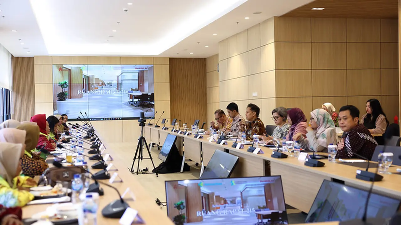 Saat makan siang bersama kader posyandu, Menkes Budi menuturkan bahwa kader posyandu tak hanya melayani ibu hamil dan balita melainkan seluruh siklus usia. (Foto; Dok Kemenkes)