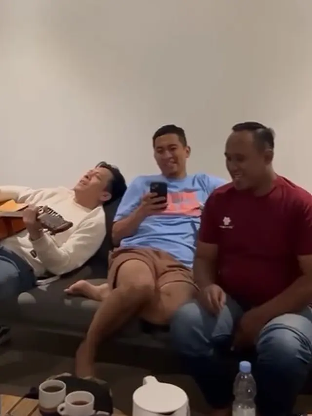 Ariel NOAH bersama teman (Instagram/nazriel_irham1981)