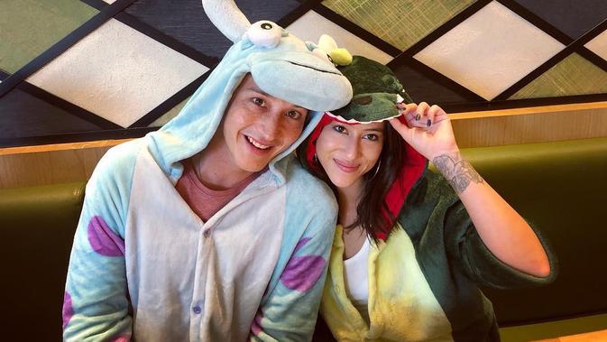 Mike Lewis dan Janisaa Pradja. (Foto: instagram.com/janisaas)