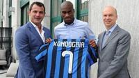 Geoffrey Kondogbia, gelandang berdarah Prancis ini resmi bergabung Inter Milan, Senin (22/6/2015). (Twitter)