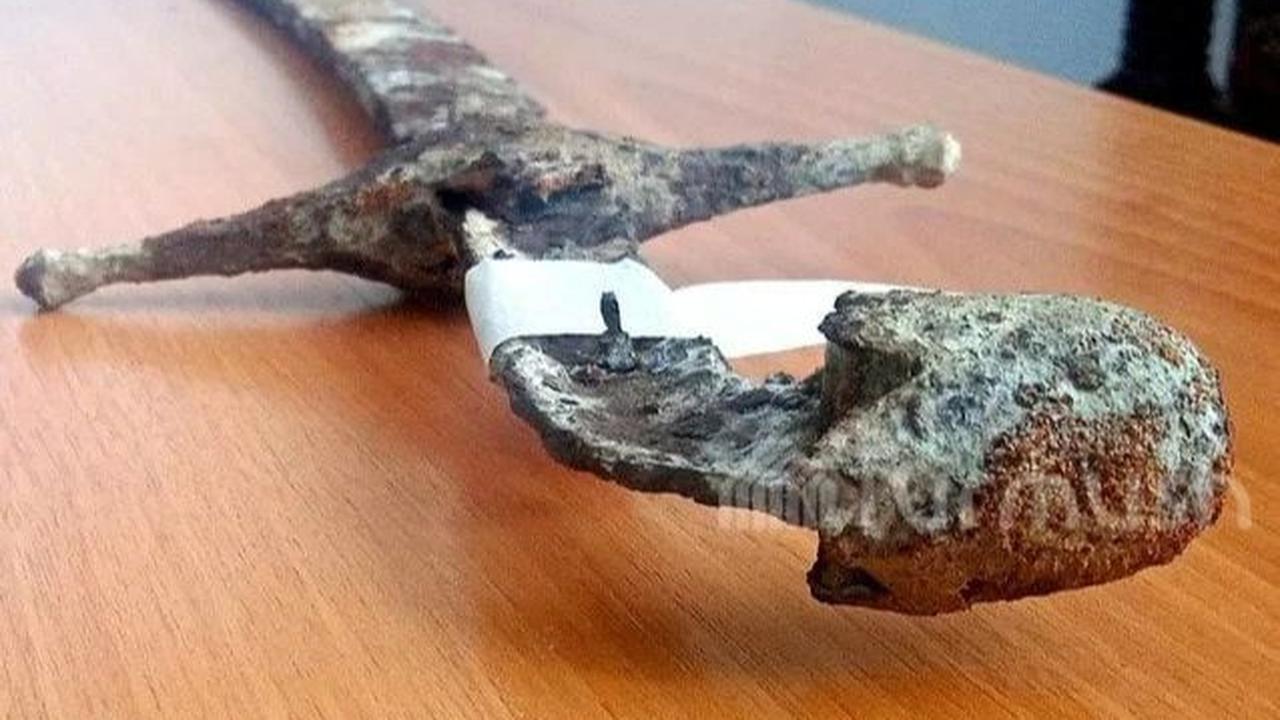 Rupa pedang itu membuktikan kehebatan pembuatnya dan kondisinya juga memperlihatkan keterampilan si pandai besi di masa itu.