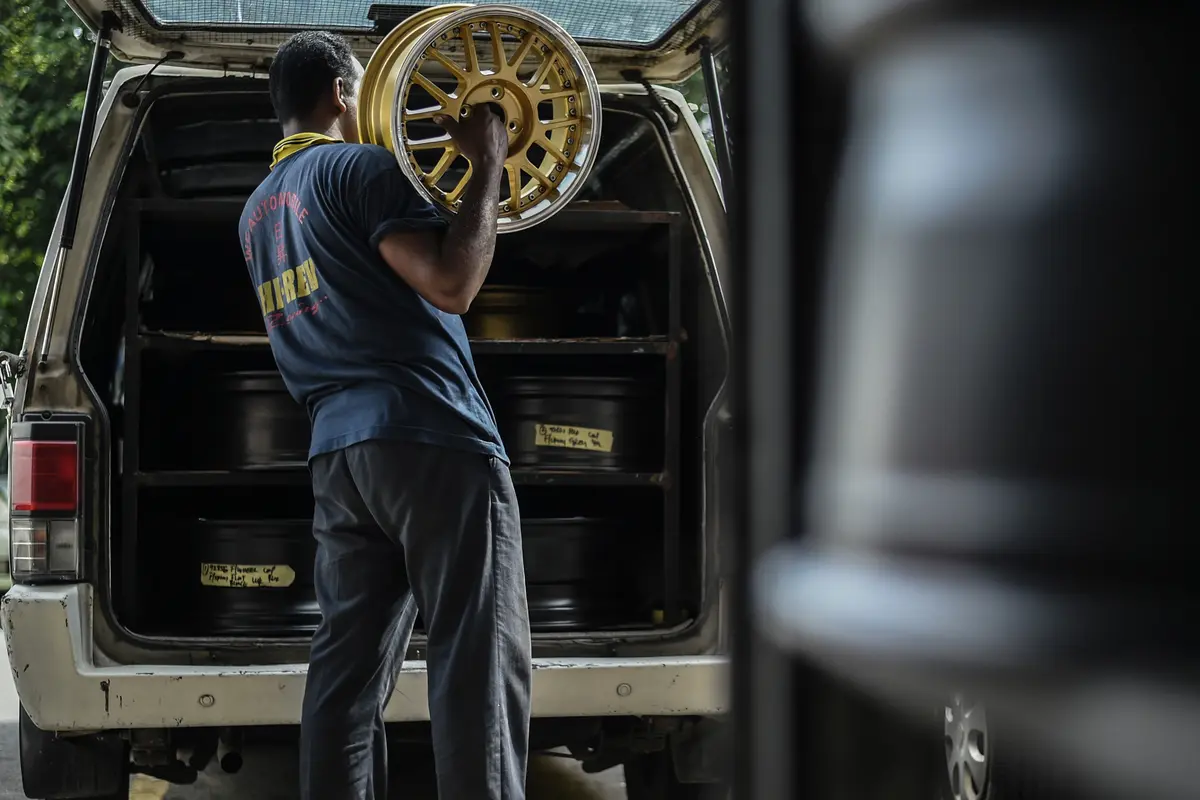 Intip Bengkel Tempat Reparasi Pelek Mobil di Kuala Lumpur