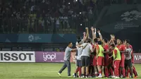 Para pemain Indonesia merayakan kemenangan atas Chinese Taipei pada laga Grup A Asian Games di Stadion Patriot, Bekasi, Minggu (12/8/2018). Indonesia menang 4-0 atas Chinese Taipei. (Bola.com/Vitalis Yogi Trisna)