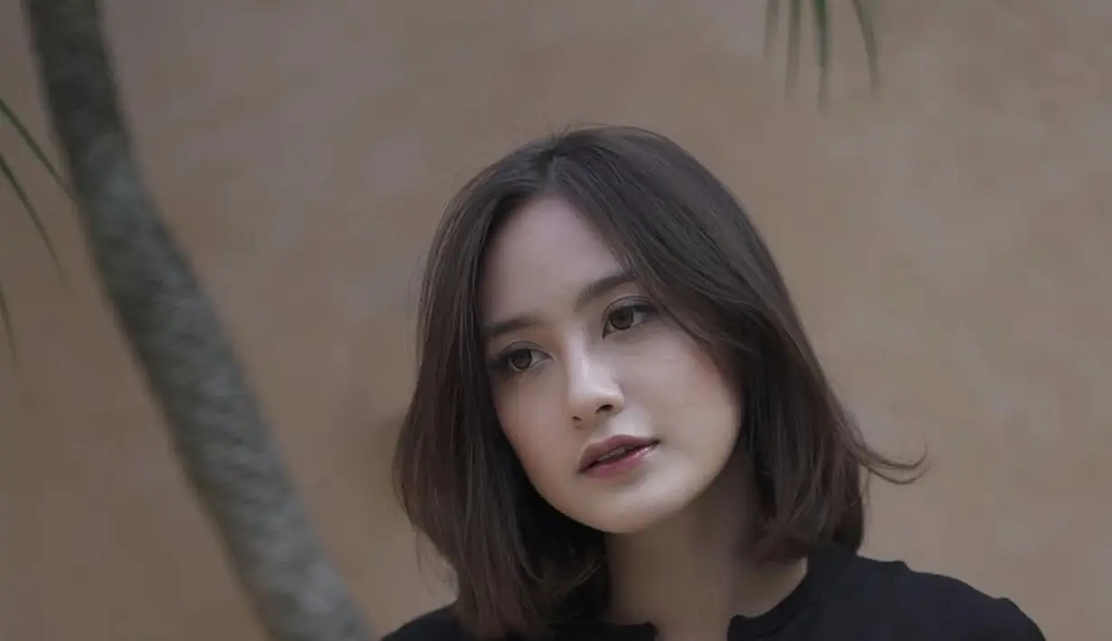Setelah menikah, Salshabilla Adriani pun memilih memotong rambutnya. Ia memilih model bob layering tanpa poni. [@salshabillaadr]