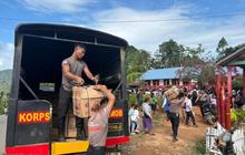 Brimob Salurkan Perlengkapan Sekolah, Pulihkan Semangat Belajar Pasca Bencana di Tapteng