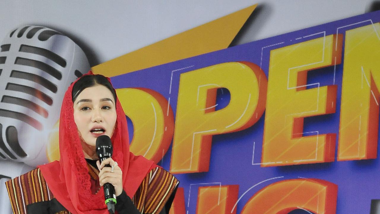 "Saya sebagai anak muda sangat mendukung program stand up comedy bukan pendamping biasa yang diadakan oleh merdeka,” kata Novita.<br><br>Penulis: Elisa Anggraeni&nbsp;<br>