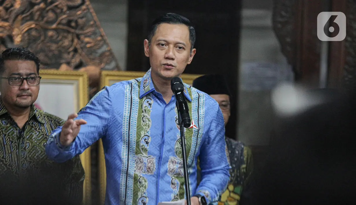 Ketua Umum Partai Demokrat Agus Harimurti Yudhoyono (AHY) saat menerima kunjungan Ketua Umum Partai Kebangkitan Bangsa (PKB) Muhaimin Iskandar  di Puri Cikeas Bogor Jawa Barat, Rabu (3/5/2023). (Liputan6.com/Faizal Fanani)