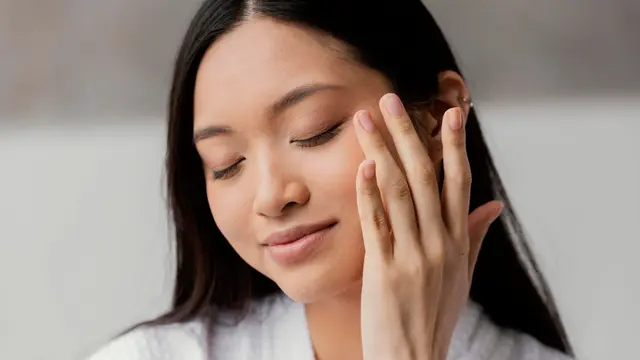 Ingin Kulit Lembap Sepanjang Hari? Berikut 5 Tips Skincare Routine yang Menjaga Hidrasi Kulit