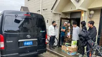 Penyaluran bantuan dari KBRI Tokyo untuk WNI terdampak gempa Ishikawa, Jepang. (Dok: KBRI Tokyo)