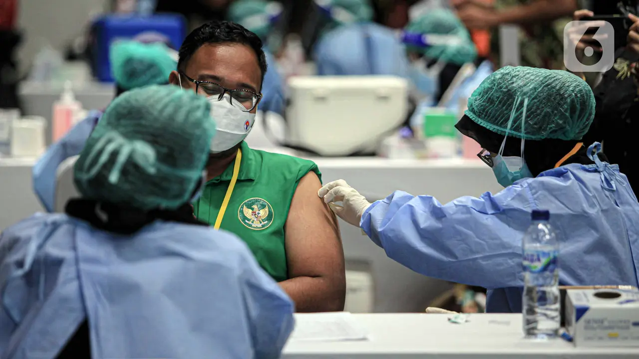 FOTO: Atlet, Pelatih, dan Tenaga Pendukung Jalani Vaksinasi COVID-19 di Istora Senayan