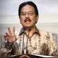 Menko Perekonomian Sofyan Djalil memberi keterangan pers usai menghadiri rapat terbatas di Kantor Presiden, Jakarta, Senin (16/3/2015). Pemerintah mengumumkan paket kebijakan ekonomi untuk memperkuat nilai tukar rupiah. (Liputan6.com/Faizal Fanani)