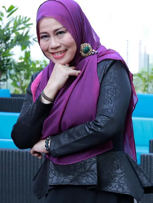 'Off Air nggak berhenti Alhamdulillah. Cuma yang mengundang instansi yang nggak terekspose,'  jelas Dewi Yull. (Galih W. Satria/Bintang.com)