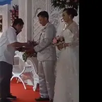 Karena amplop sudah sangat ketinggalan zaman guys! (Facebook)